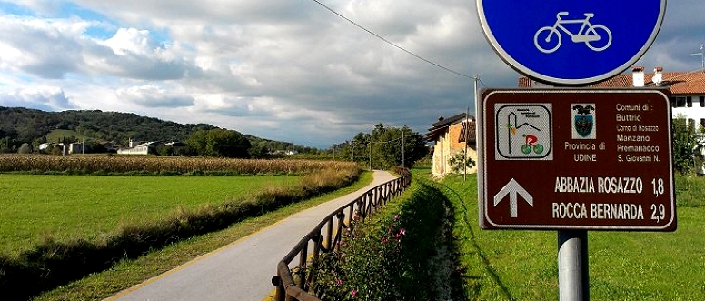 This wine-cycling trail will take you to the lowland parts around the Rocca Bernarda Castle and Wine Cellar which, along with the Rosazzo abbey, dominates over the wine-growing hills south of the city of Cividale.