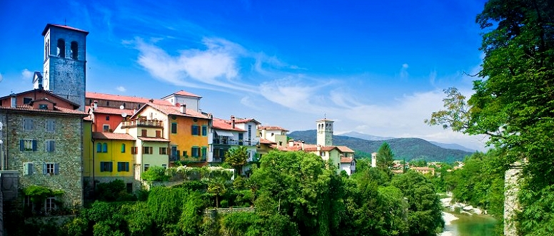 This trail follows the symbols of the Venetian Slovenia, river Nadiža and the dominant Mt. Matajur, along the main of the Natisone valleys which connects the city of Cividale with the Soča valley and allows you to admire the temple on Stara Gora on your right side. 